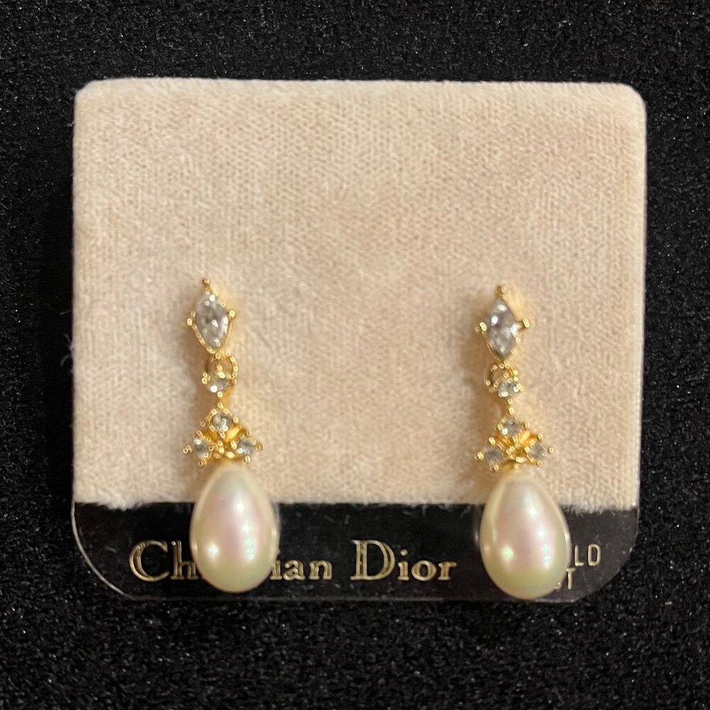Stunning Christian Dior drop pearl earrings